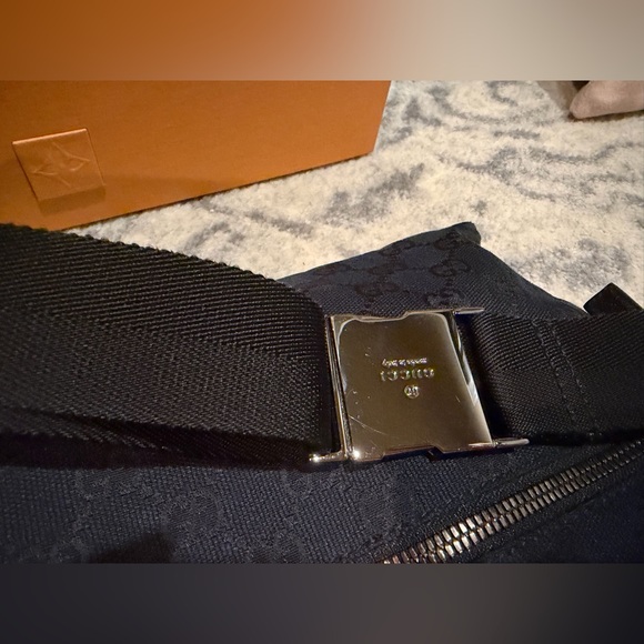 Gucci Black Crossbody Bum Bag - Picture 5 of 6